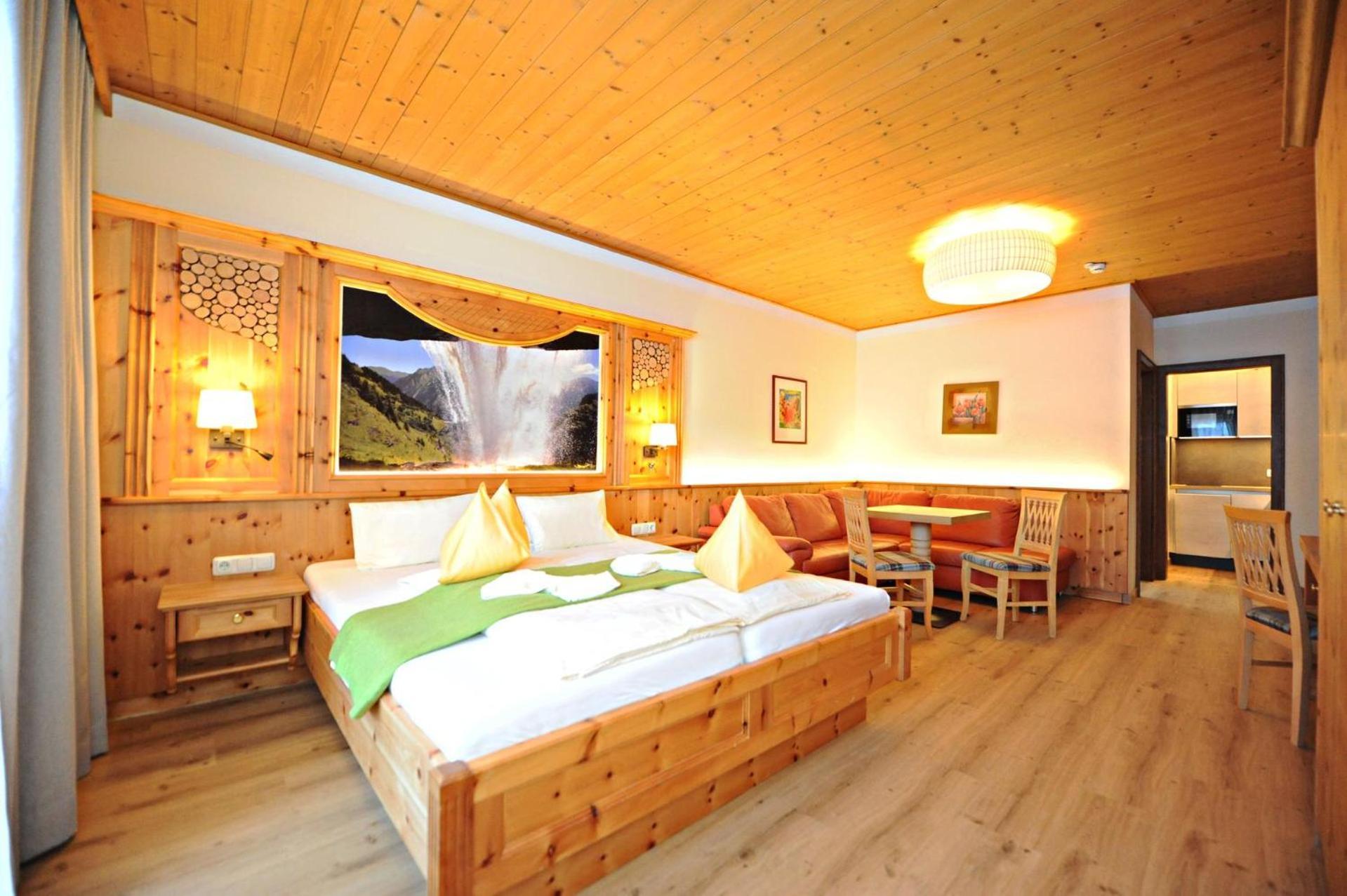 Ski in Ski out Hotel Unterellmau Saalbach-Hinterglemm Eksteriør bilde