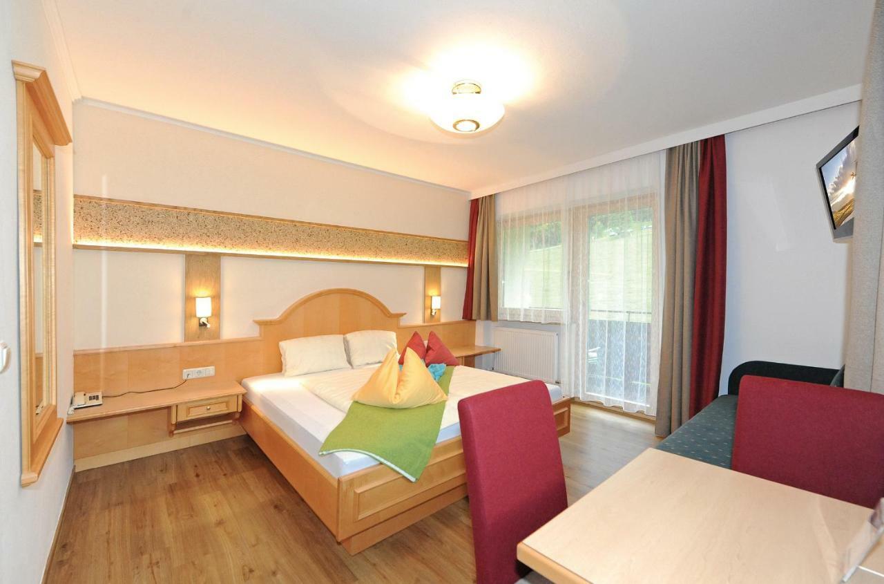 Ski in Ski out Hotel Unterellmau Saalbach-Hinterglemm Eksteriør bilde